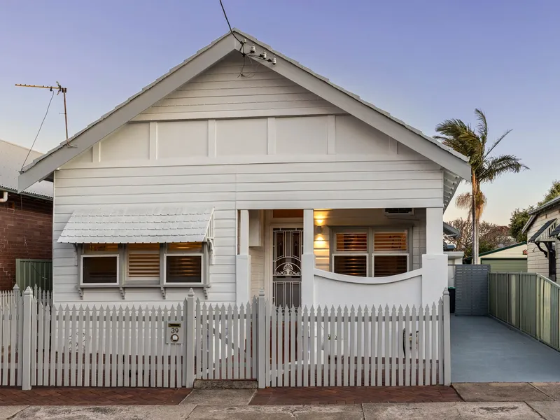 Luxury Living in the Heart of The Junction: Fully Renovated Cottage with Pool and Entertaining Oasis