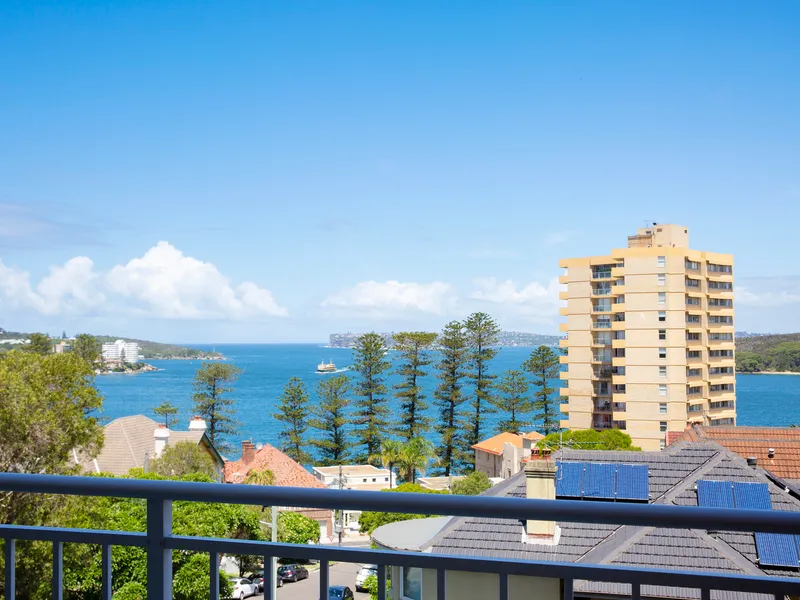 Spacious apartment with harbour views
