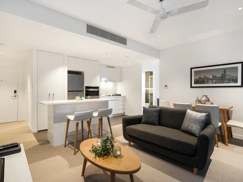 Best value 2 bedrooms apartment in central CBD owner is with very clear instructions to sell!