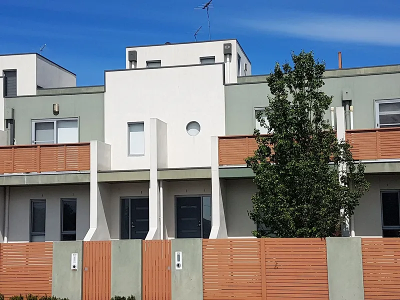 SPACIOUS TOWNHOUSE, SENSATIONAL WATERVIEW