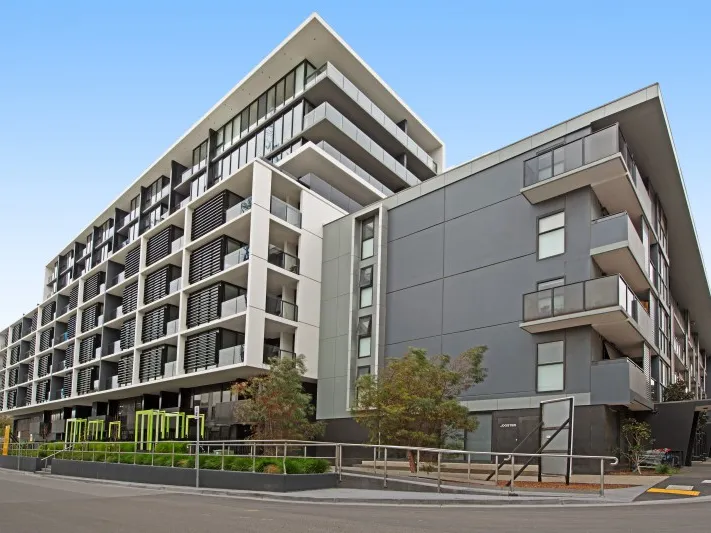 IDEAL ONE BEDROOM APPARTMENT WITH ENTERTAINER'S BALCONY