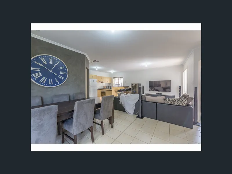 Beautiful 3-bedroom townhouse, private courtyard, fantastic location!