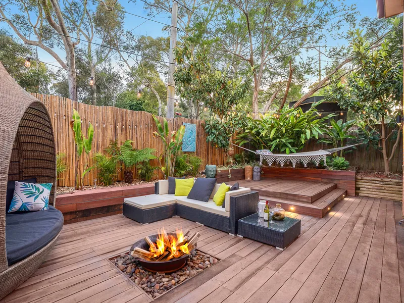 Immaculately renovated townhouse just minutes from the beach