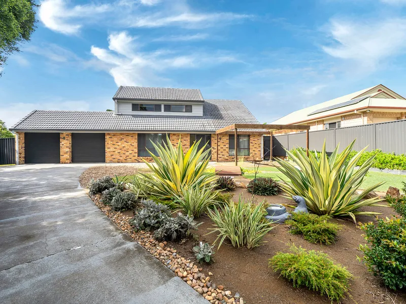 1046m2 In Windaroo, Pool & Shed!