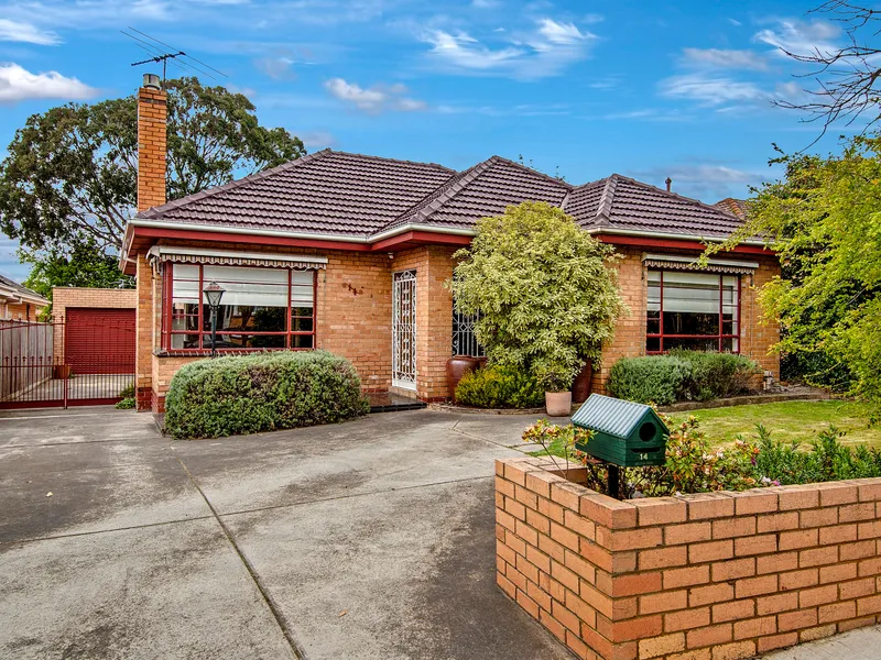 Lovely 3 bedroom, 2 Bathroom Home, Plus 1 Bedroom Studio - Available For 6 Months!