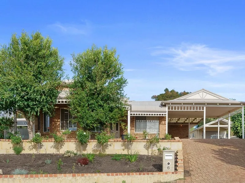 Wonderfully Warm Character Home in the Heart of Halls Head