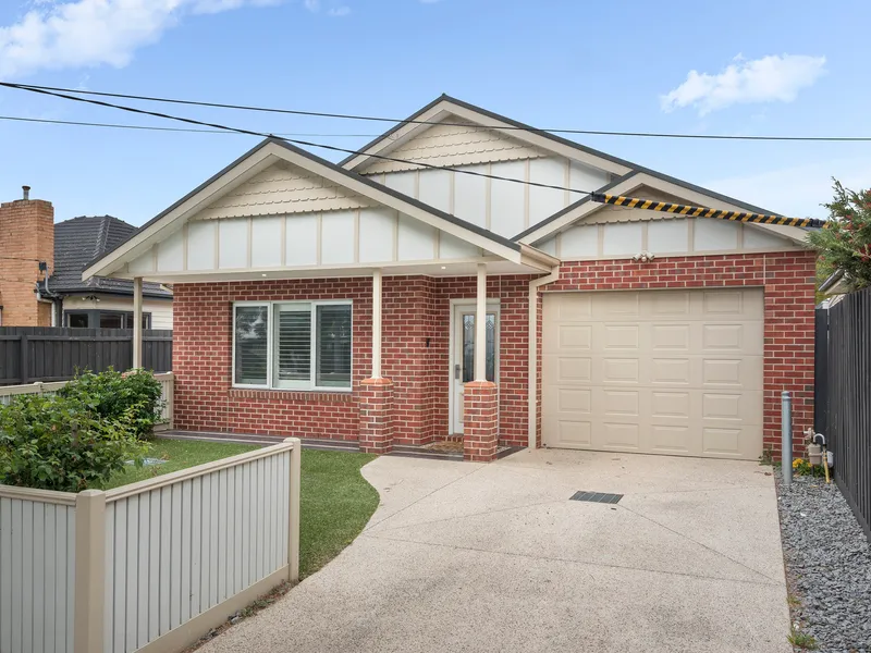 SLEEK & STYLISH HOME