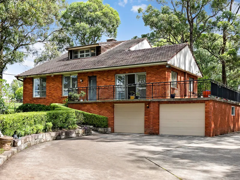 Renovate or rebuild close to Glenorie Village!