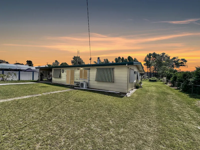 BORE, SOLAR, WATER TANK PLUMBED TO HOUSE, 3 BAY SHED +, ROOM FOR THE CARAVAN - NEED I SAY MORE