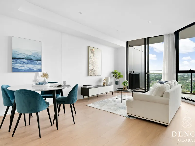 Renovated Top Floor Apartment With Sky Light
