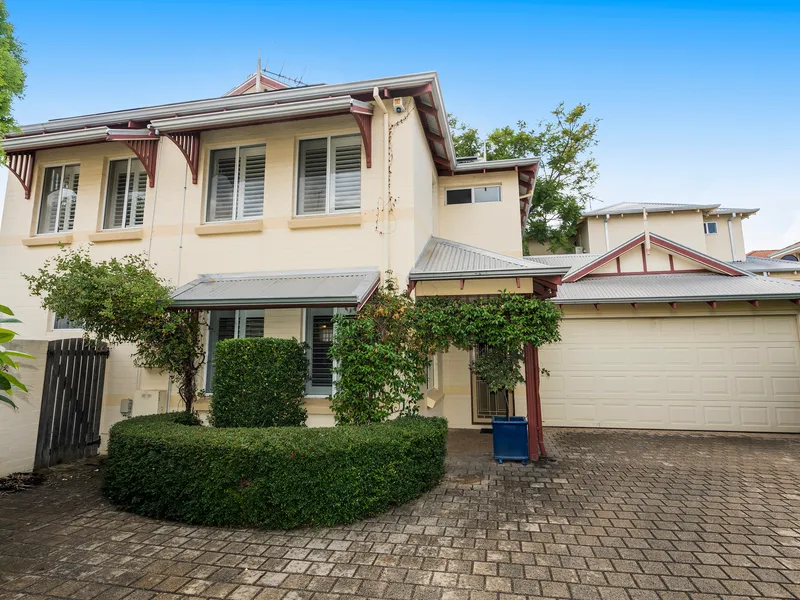 BEAUTIFUL FEDERATION STYLE TOWNHOUSE