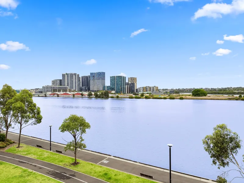 Secluded waterside retreat with uninterrupted water views