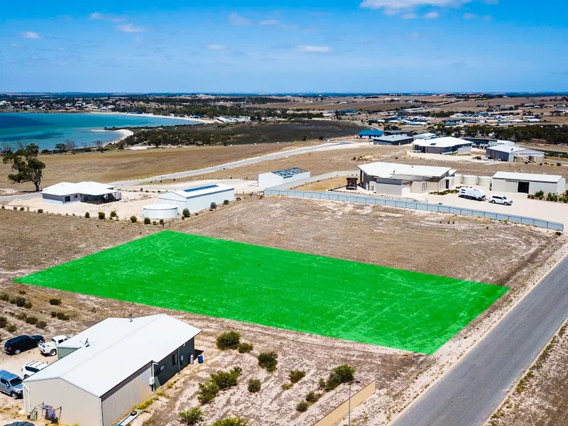 LARGE ALLOTMENT WITH  BAY VIEWS!