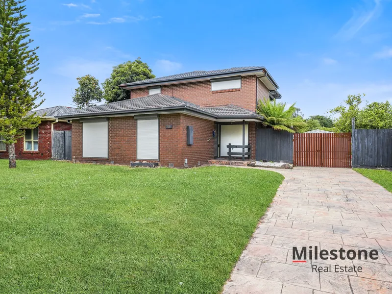 Fully Renovated Home In The Finest location Of Endeavour Hills !!