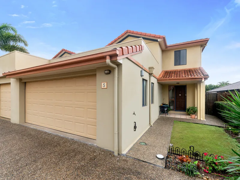 Premium Townhome with Double Garage - Immaculate Complex