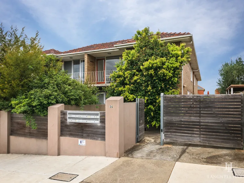 **Sale by Closing Date | Tuesday 6 April 4pm | Unless Sold Prior**        Ideal Entry Level Opportunity in Prime Northcote Location  