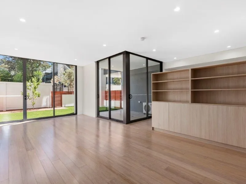 CONTEMPORARY COURTYARD APARTMENT 