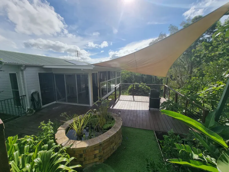 Relax, Unwind and watch Sunsets from your Balcony, Cute One Bedroom Retreat set amongst nature!!!