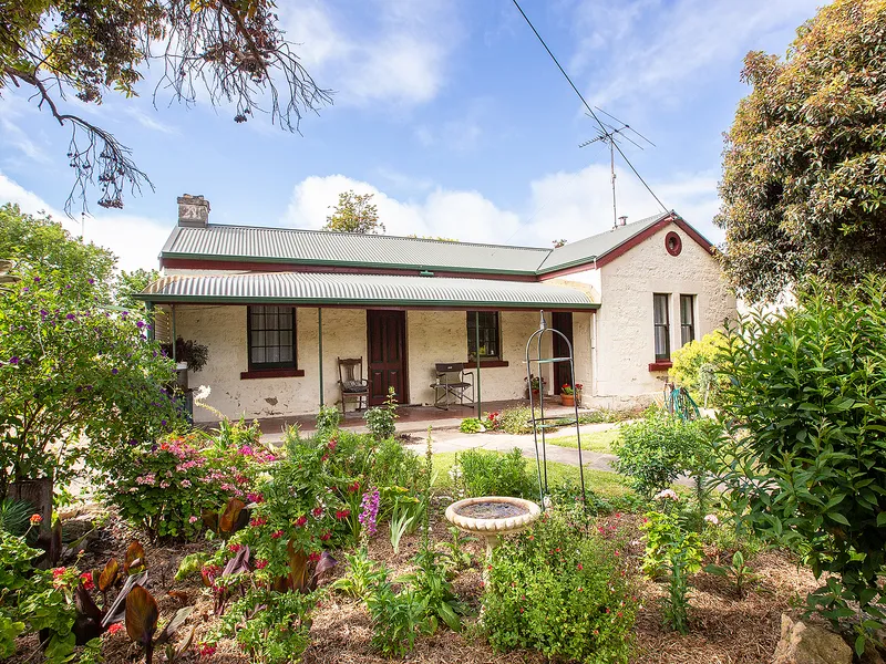 'Patterson's Cottage' - charm, heritage and location
