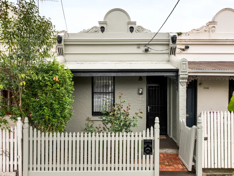 Stylishly Updated Single Fronted Victorian