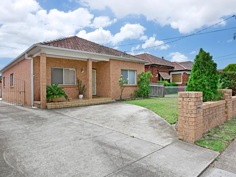 Prestigious Setting With Outstanding Space on 525sqm 