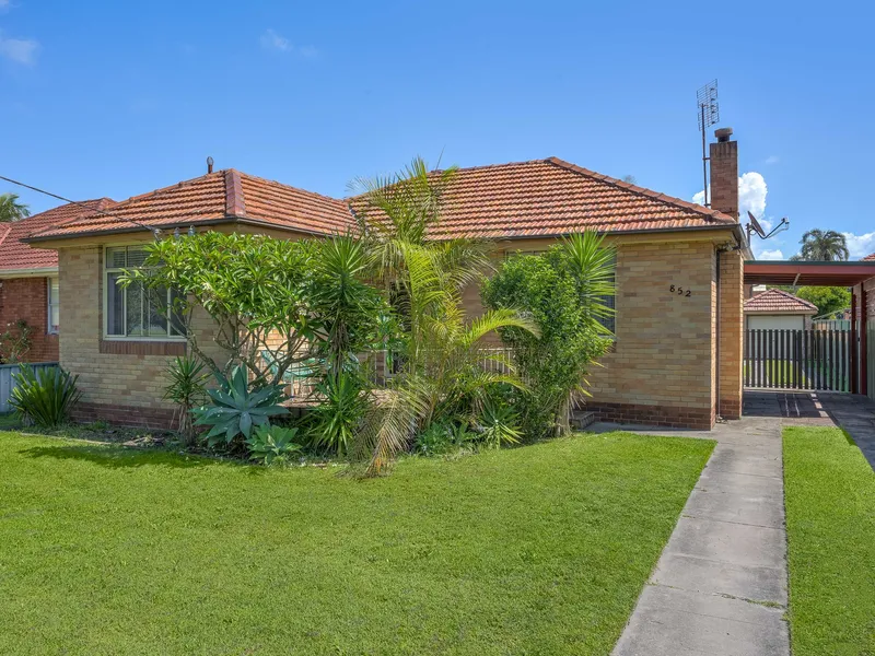 Classic Gem Stroll to Naru Beach for Sun, Sand, & Family Fun