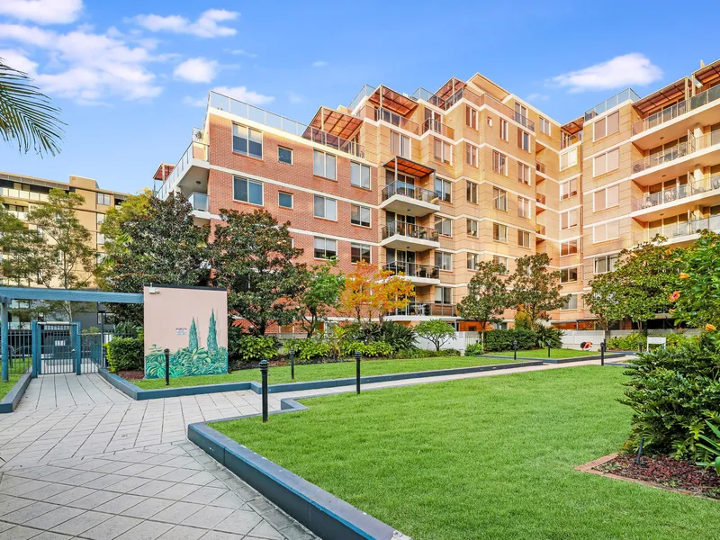Villa style apartment in an ultra-convenient location with oversized floor plan of 244SQM