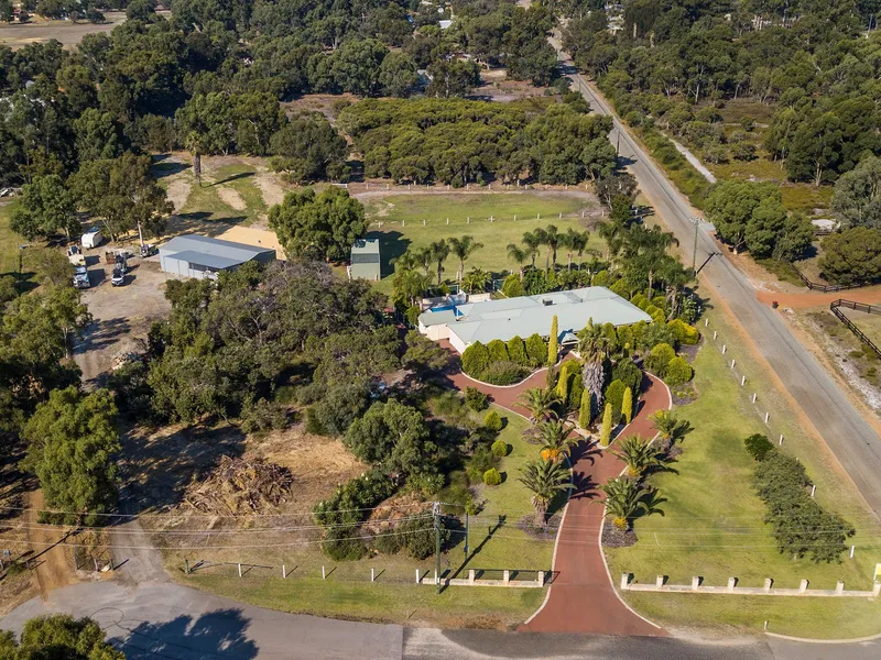 “Magnificent Horse Property“