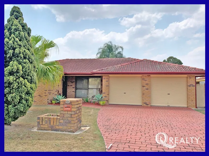 HUGE Bathroom + 2 toilets + 2 HUGE Living areas + HUGE Patio
