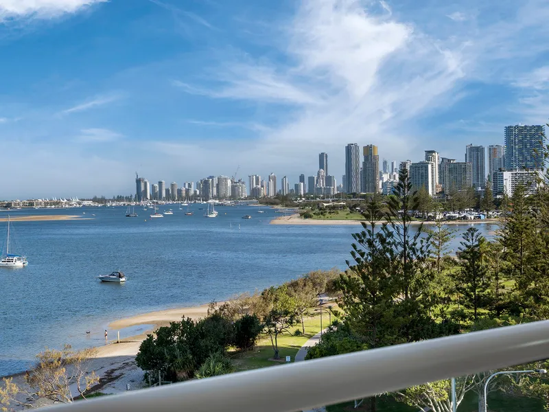 Luxury on the Golden Mile!