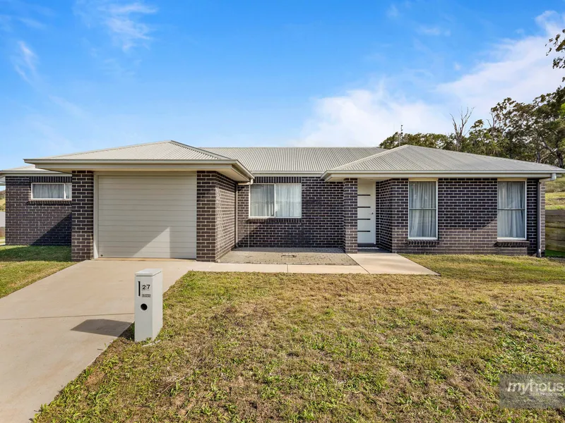 Modern Brick in Quiet Court with Views!!