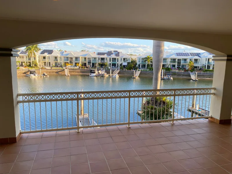Beautiful waterside 3 bed unit with; study, Pontoon & double garage.