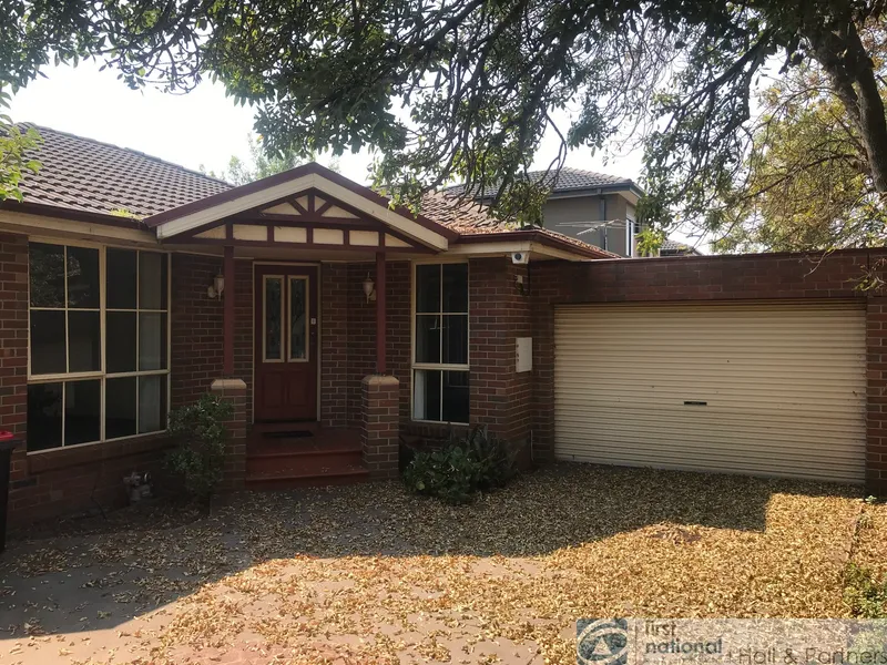 Three Bedroom Villa Unit with Garage!