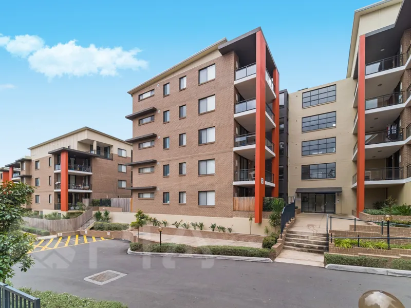One bedroom plus study room newly renovated timber flooring Walking distance to Norwest metro station