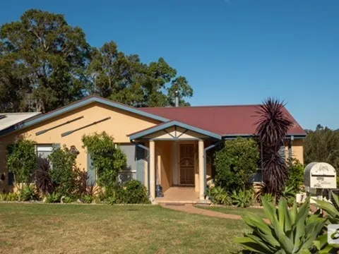 Large family home, close to town