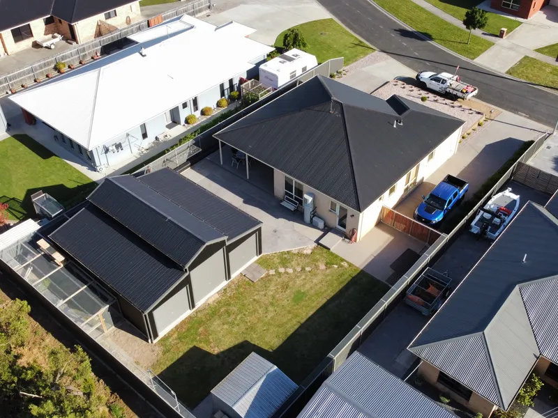 Modern Latrobe, Huge Shed !