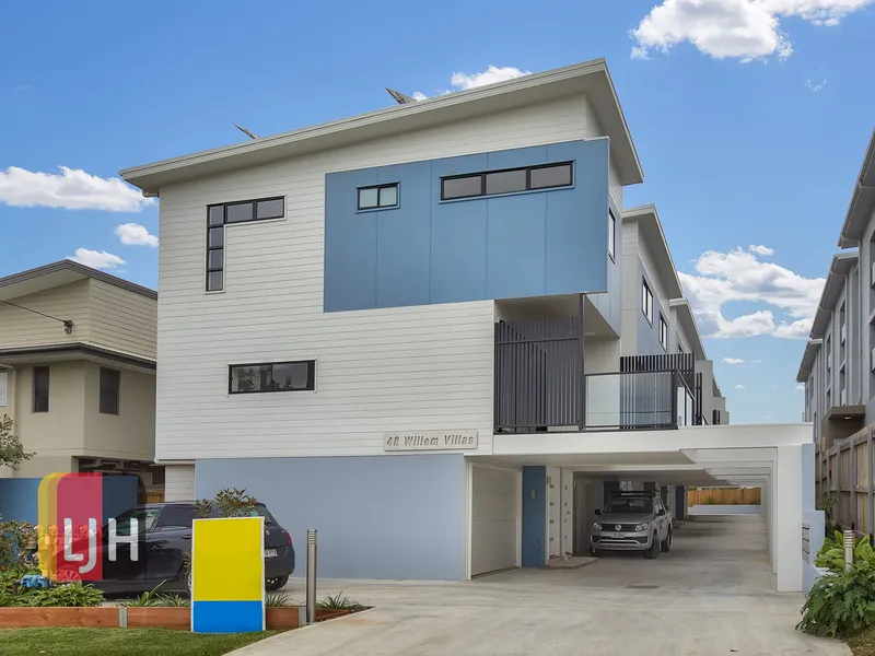 SPACIOUS TOWNHOME WITH DUCTED AIR & LOADS OF STORAGE
