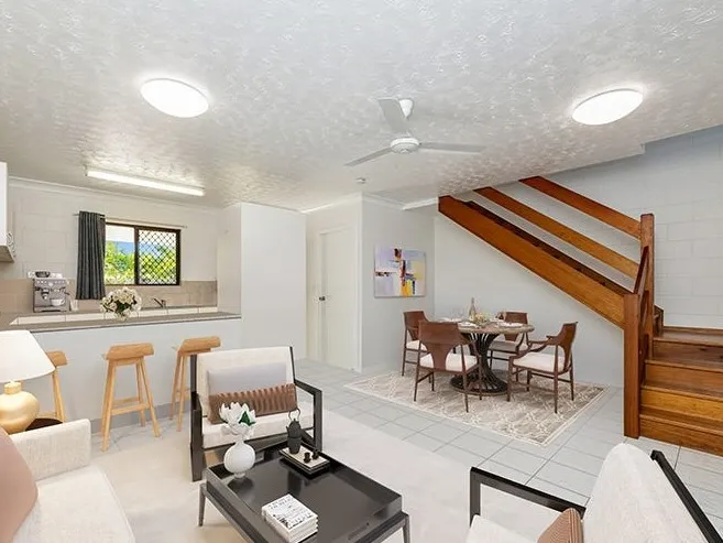 EXCELLENT LOCATION - EXCELLENT CONDITION