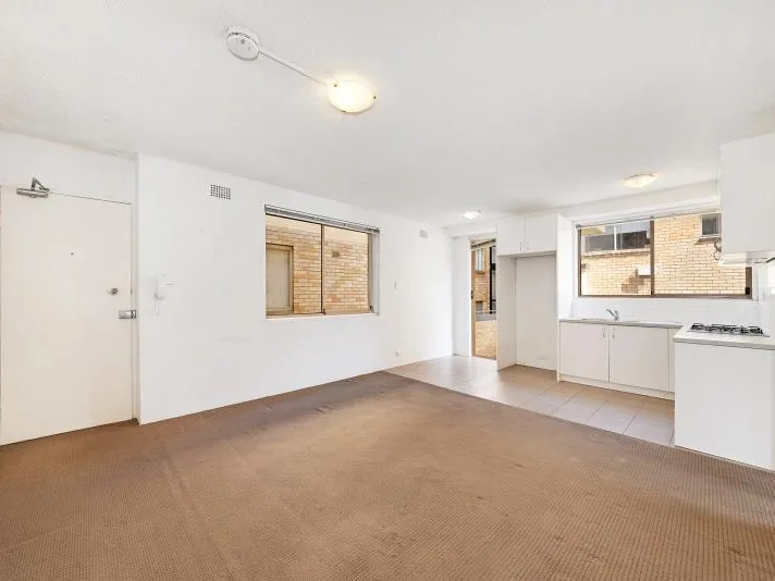 CONVENIENTLY POSITIONED TWO BEDROOM APARTMENT