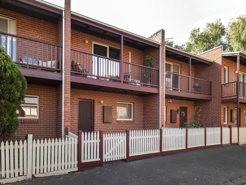 A Wonderfully Serene Parkside Lifestyle!