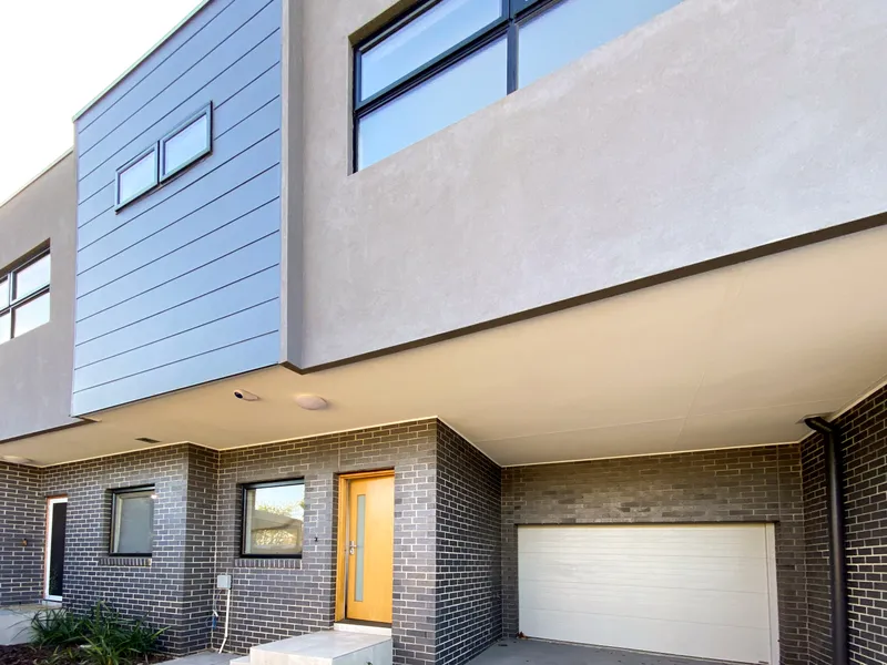 Near New Contemporary Double Storey Townhouse