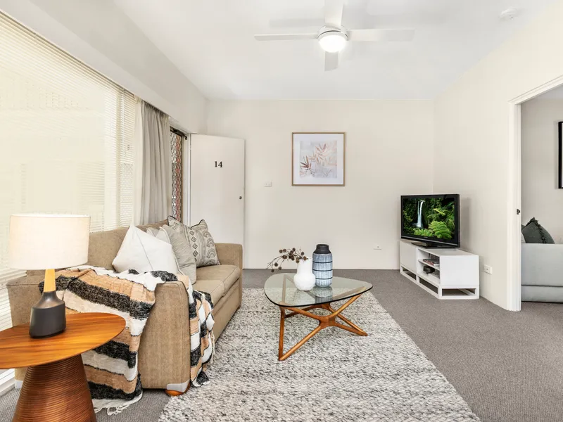 Immaculate apartment in desirable pocket