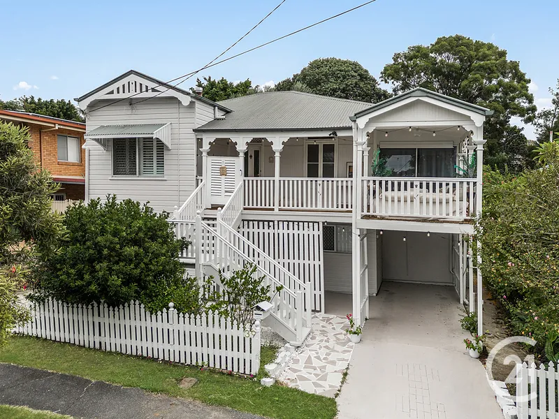 THE CINDERELLA SHOE FIT - DUAL LIVING