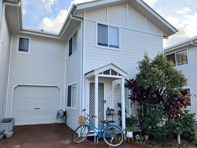 Fully furnished modern townhouse in the heart of Beerwah