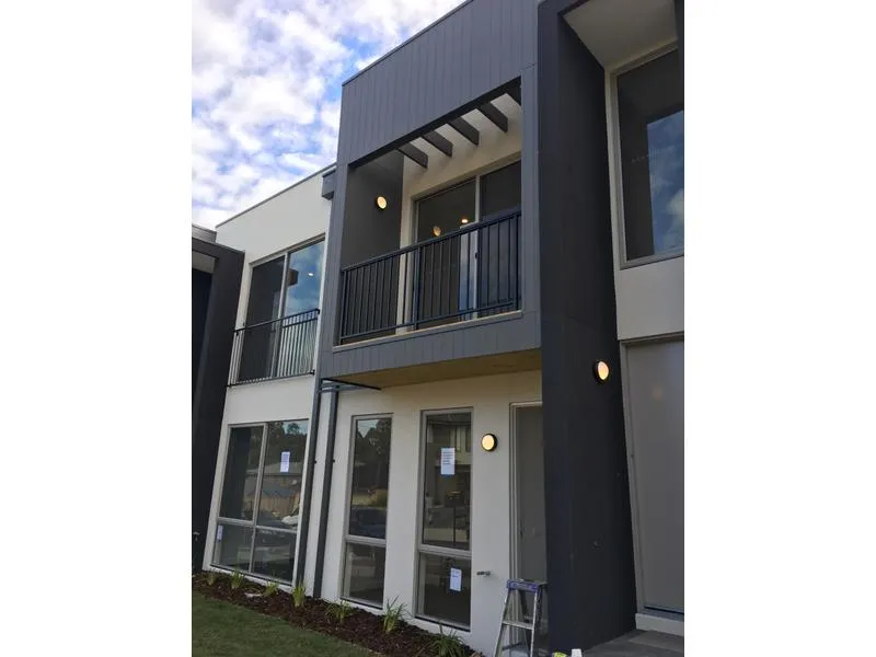 BEAUTIFUL 2 BEDROOM HOUSE IN COBURG NORTH!