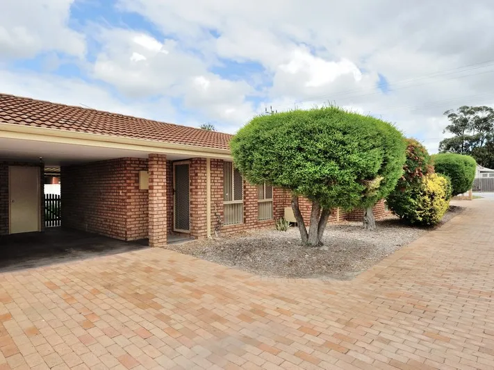 CHARMING AND IN A PRIME LOCATION!