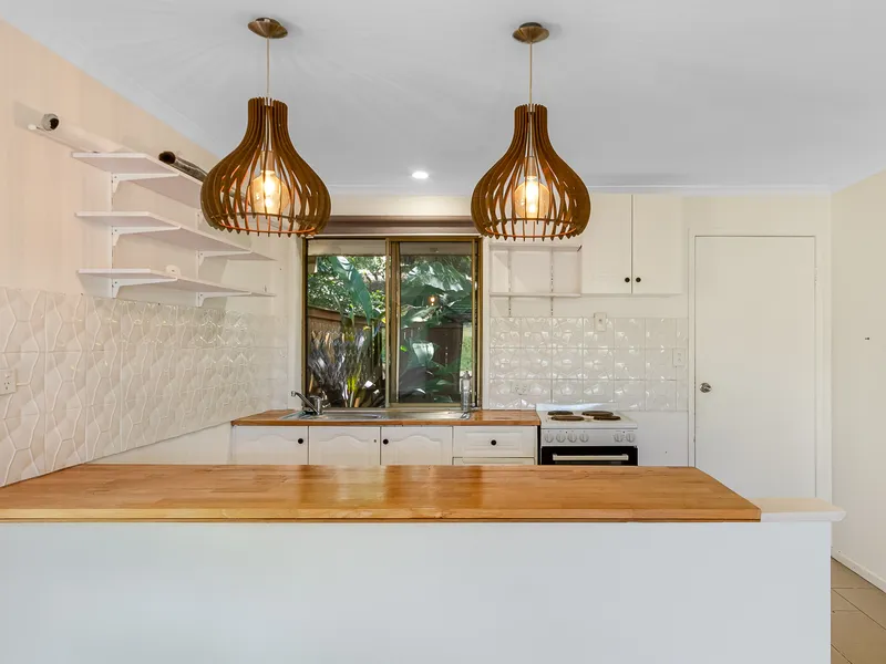 Pet Friendly Two Bedroom Granny Flat - Water Included