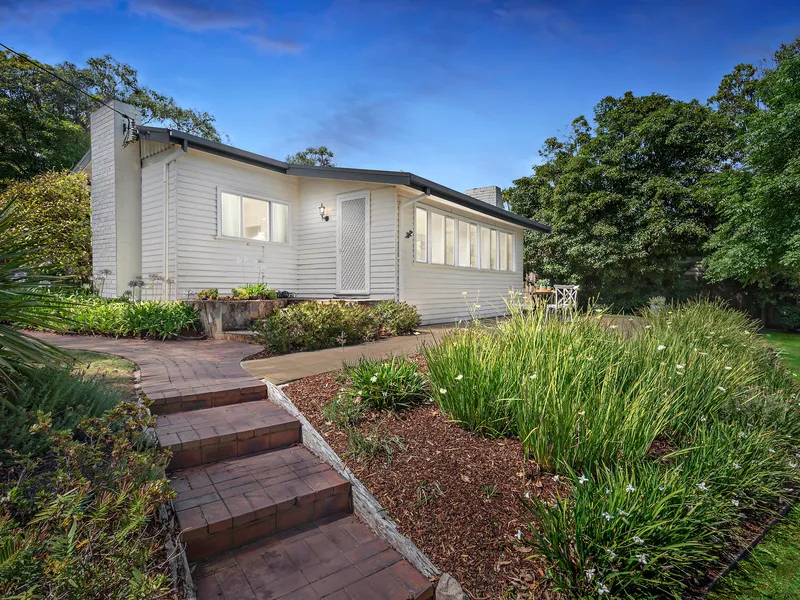 Charming weatherboard, walk to the beach