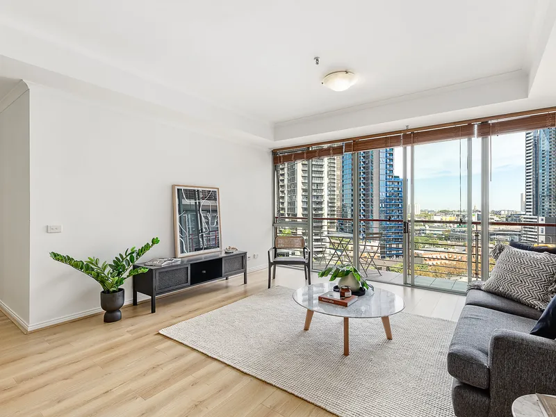 A prime time Southbank apartment steps to the Southbank Promenade