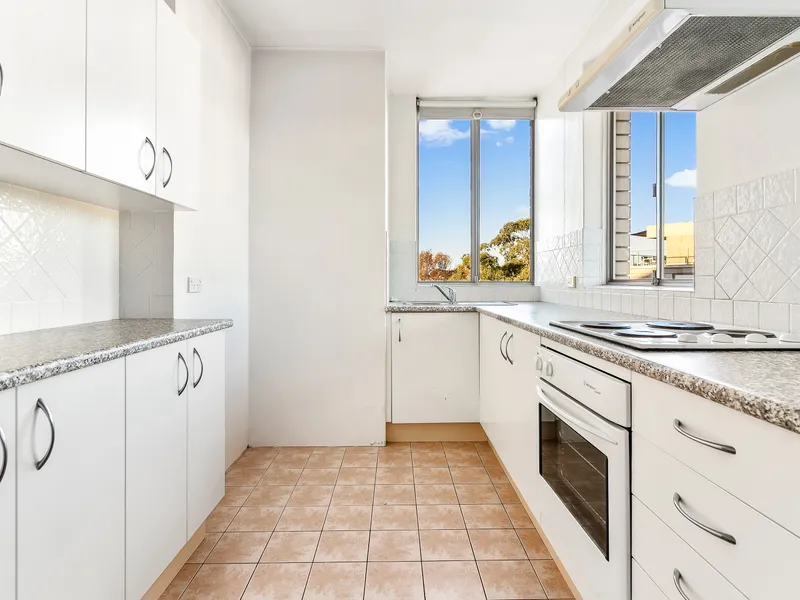TWO BEDROOM UNIT IN THE HEART OF RUSHCUTTERS BAY!